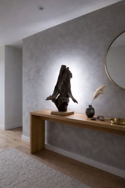 Lampe en bois flotté rétroéclairée sur socle
