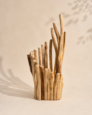 Lampe en bois flotté design éteinte vue de face
